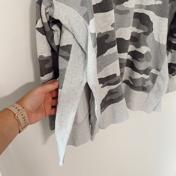 Aerie camo oversized sweatshirt - size Large - Picture 4 of 5
